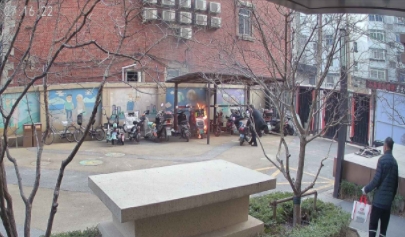 電動(dòng)車棚起火 “火焰識(shí)別”攝像機(jī)秒級(jí)響應(yīng)化險(xiǎn)為夷